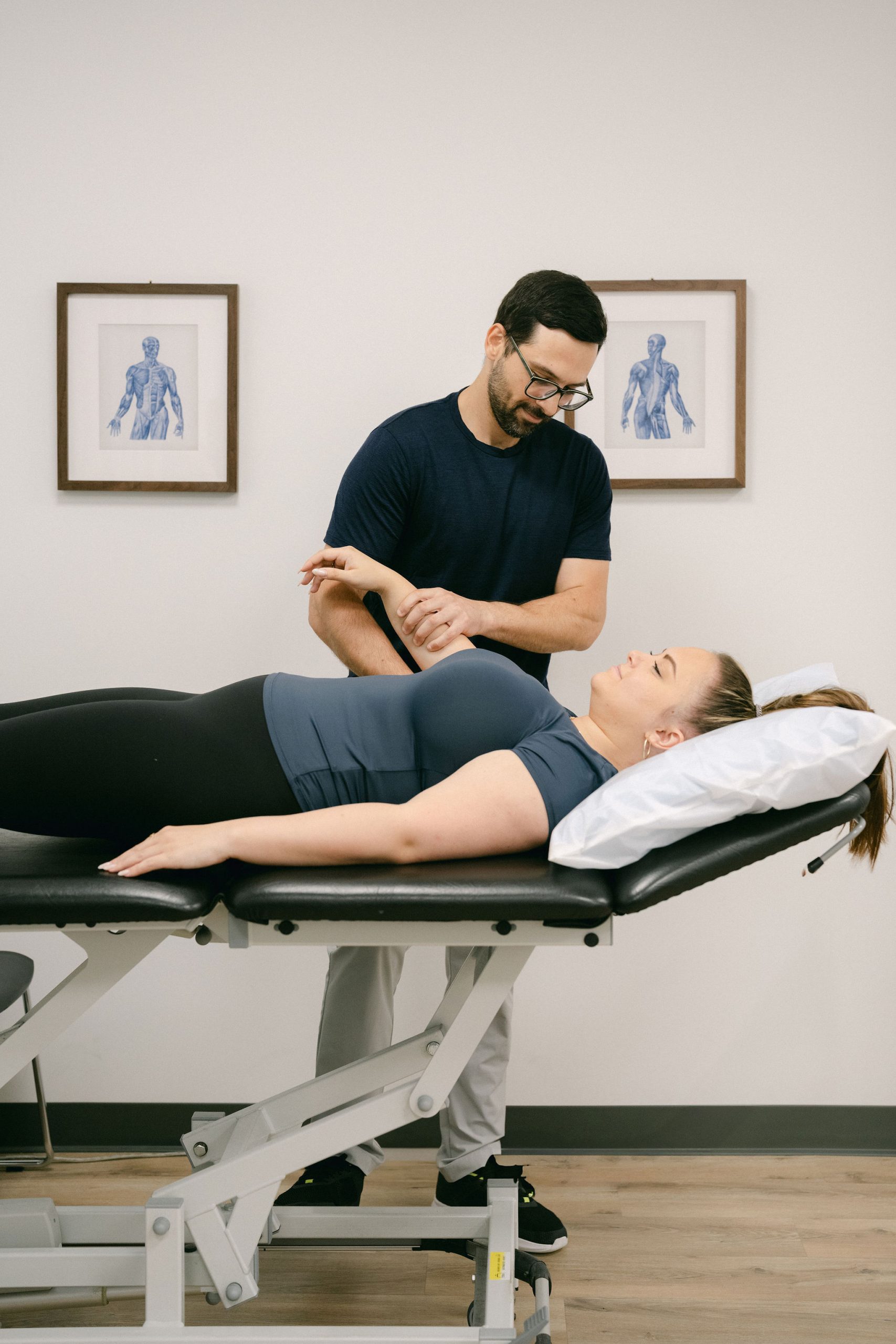 FLP-17 Senior adult man at home with healthcare nurse, physical therapist