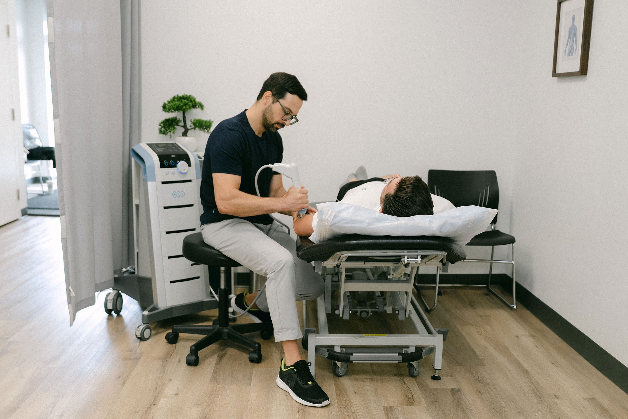 PhysiothePhysiotherapy treatmentrapy treatment Treatment at first line physiotherapy North York with a physiotherapist